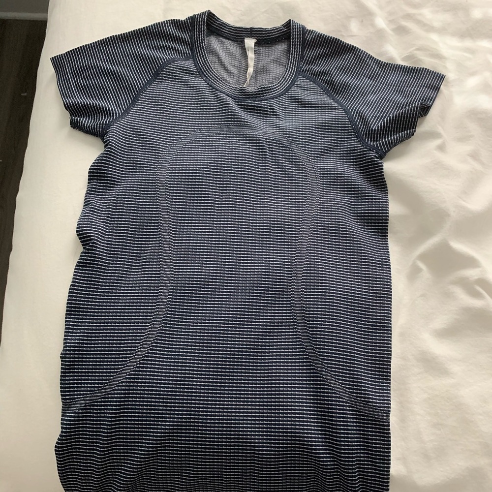 Lulu Swiftly Tech Short Sleeve size 4